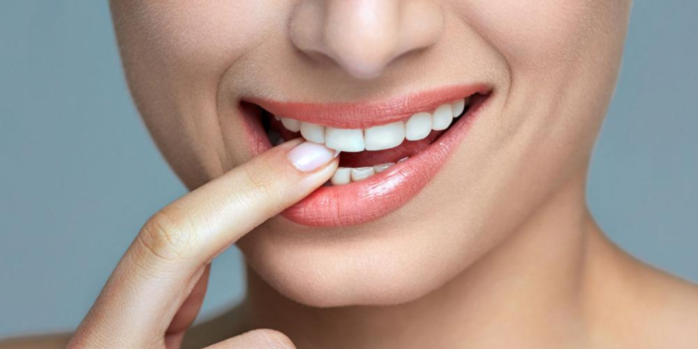 Причиной какого заболевания может оказаться белая болячка на губе и как ее лечить
